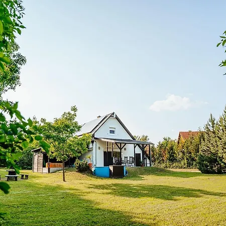 Tatorjan Vendeghaz Holiday home Balatonkenese